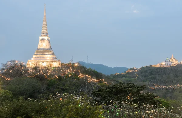 White pagoda illuminated on hill at sunset — Stock Photo, Image