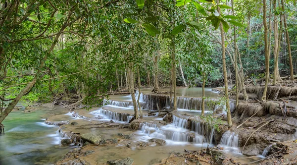 Tropisch regenwoud waterval, thailand — Stockfoto