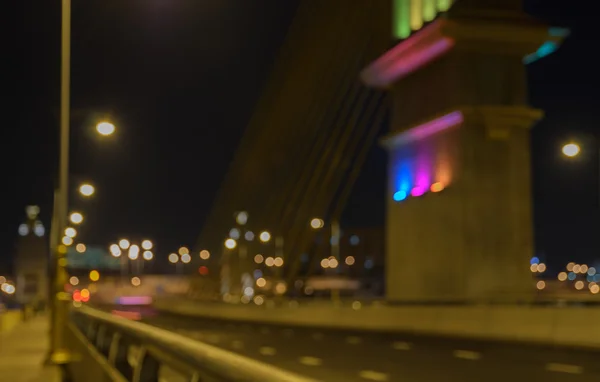 Camino por la noche con luces borrosas — Foto de Stock