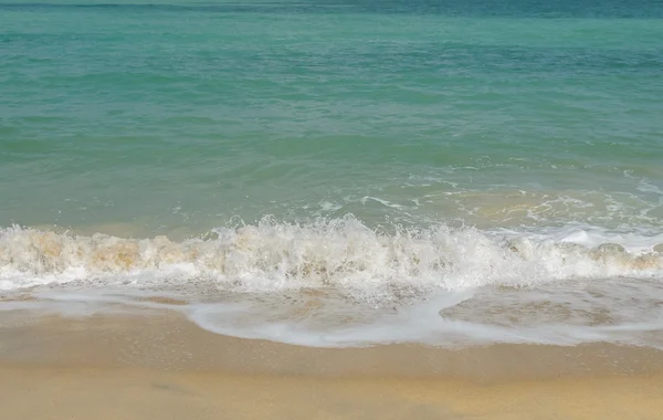 Playa y ola — Foto de Stock