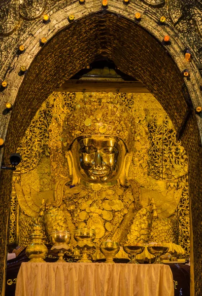 Wizerunek Buddy Mahamuni w Mandalaj, Myanmar — Zdjęcie stockowe