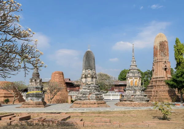 Forntida buddhistiska pagoden i Thailand — Stockfoto