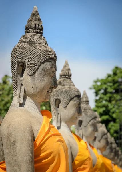 いま空港からアユタヤのワット ・ ヤイ Chaimongkol 寺の仏像 — ストック写真