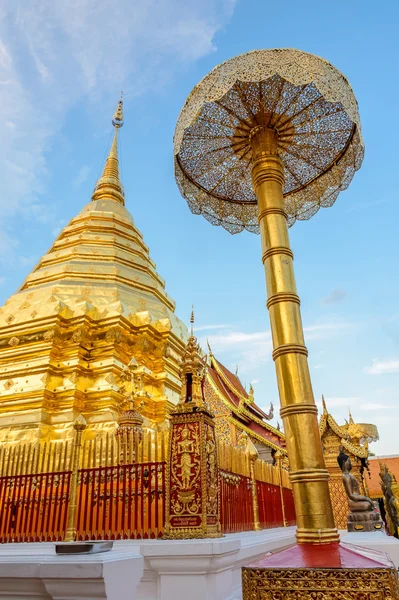 Golden pagoda at Doi Suthep temple, landmark of Chiang Mai, Thai — Stock Photo, Image