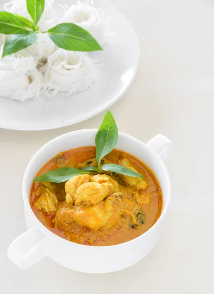 Krabbenfleisch-Curry mit Reisnudeln Stockbild