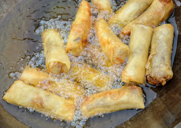 Frühlingsrollen kochen — Stockfoto