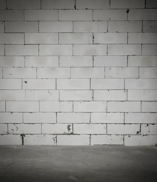 Kamer met witte bakstenen muur — Stockfoto