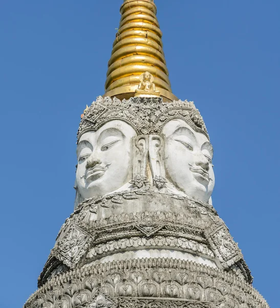Caras de Brahma en la parte superior de los Chedi, Tailandia —  Fotos de Stock