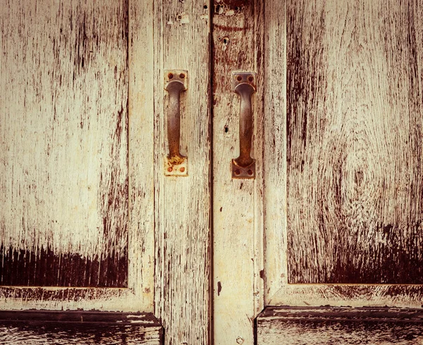 带柄的旧漆的门 — 图库照片