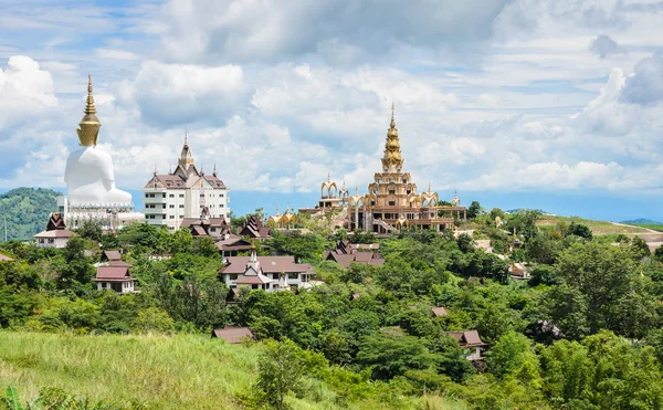 Hermosa vista de Wat Pha Sorn Kaew en Petchabun, Tailandia —  Fotos de Stock