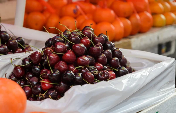 Frutas de cereza en venta —  Fotos de Stock