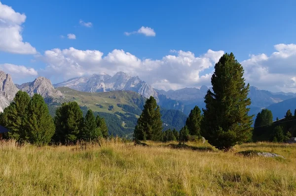 Montagna della Marmolada nelle Dolomiti italiane — Foto Stock