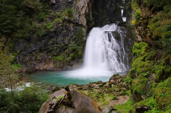 Cachoeira Reinfall em Alpes — Fotografia de Stock