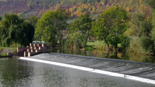 Weir y río Unstrut en Sajonia-Amhalt — Vídeo de stock