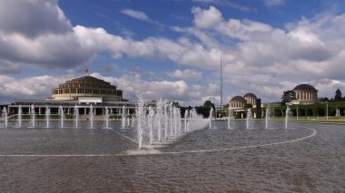 Wroclaw Centennial Hall ve Çeşmesi
