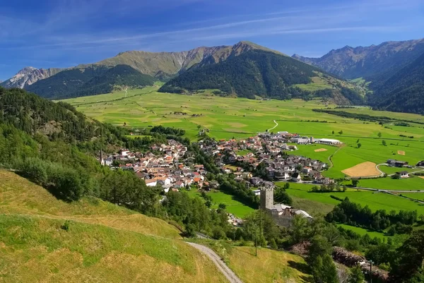 Burgeis slott i södra Tyrol — Stockfoto