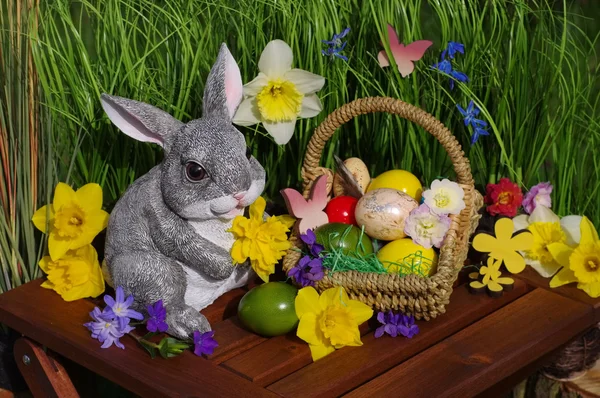 Easter bunny with easter basket — Stock Photo, Image