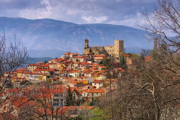 Vesnice Vernet Les Bains v Pyrenejích, Languedoc-Roussillon — Stock fotografie