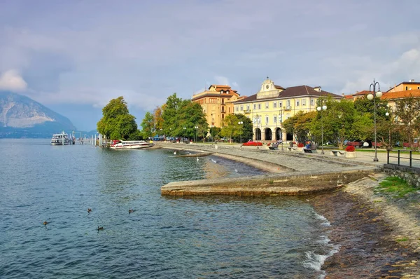 北イタリアのLago MaggioreにあるVerbania Pallanza旧港 — ストック写真