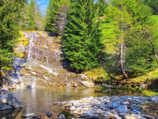 Водопад Долине Маджиа Тичино Швейцарии Европа — стоковое фото