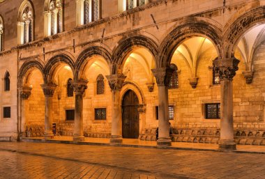 Dubrovnik Rektörler Sarayı gece 