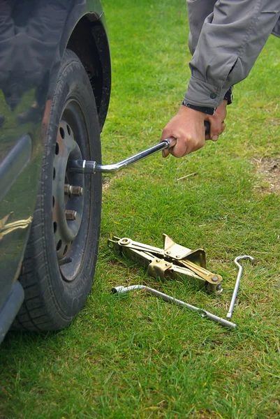 Change a tire — Stock Photo, Image