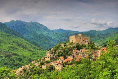 Castelvecchio'yu di rocca barbena 