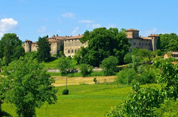 Agazzano kasteel — Stockfoto