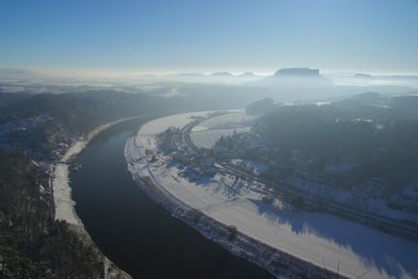 nehir elbe nehrin yukarısına doğru bastei görünüm