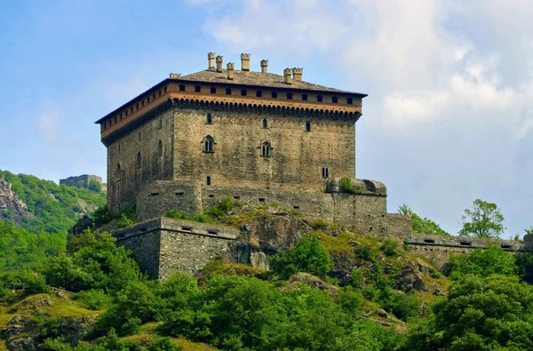 Fortified Verrès Castle — 图库照片