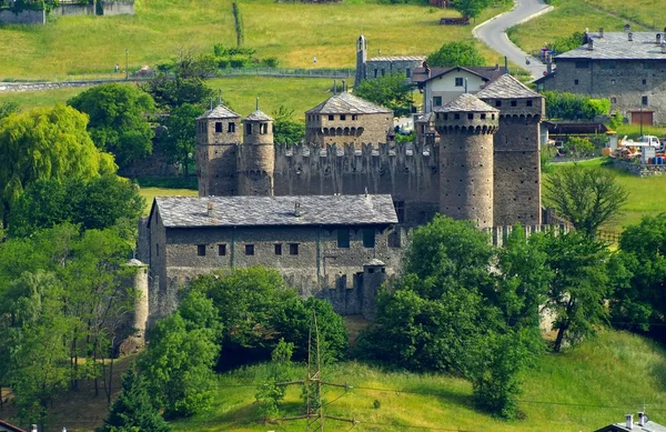 Landskap med gammalt slott — Stockfoto