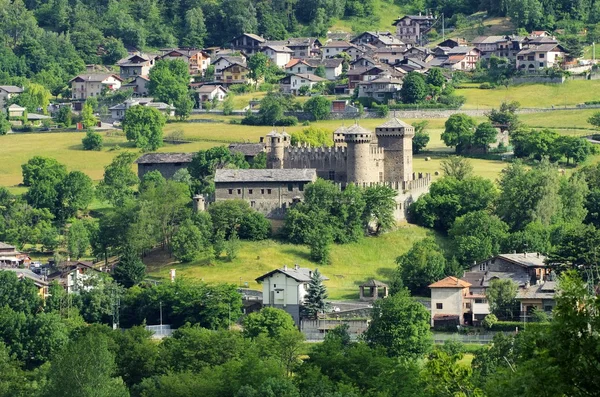 Fenis dorf in italien — Stockfoto