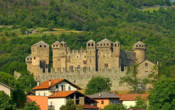 Castle in Fénis town — Stockfoto