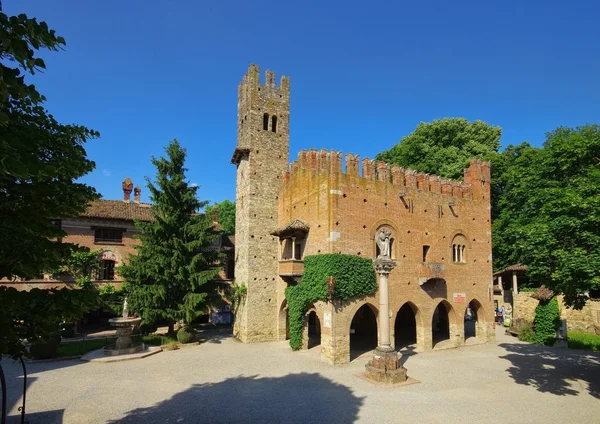 Ancient castle Grazzano Visconti — Stock Photo, Image