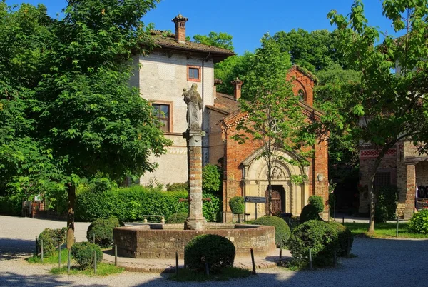 古代の城 Grazzano ヴィスコンティ — ストック写真