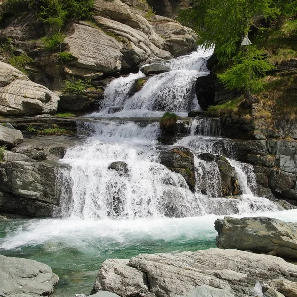 Bella cascata di Lillaz — Foto Stock