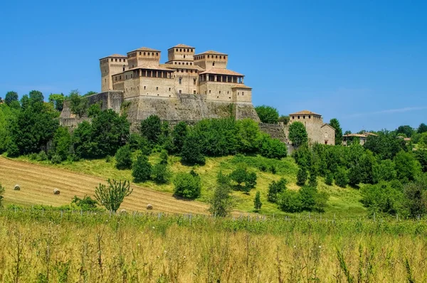 Ősi vár Torrechiara — Stock Fotó