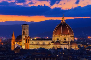 Geceleri Floransa Katedrali