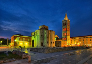 Zadar Aziz Donatus Kilisesi geceleri