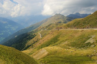 Alman Alpleri'nde Jaufenpass Vadisi