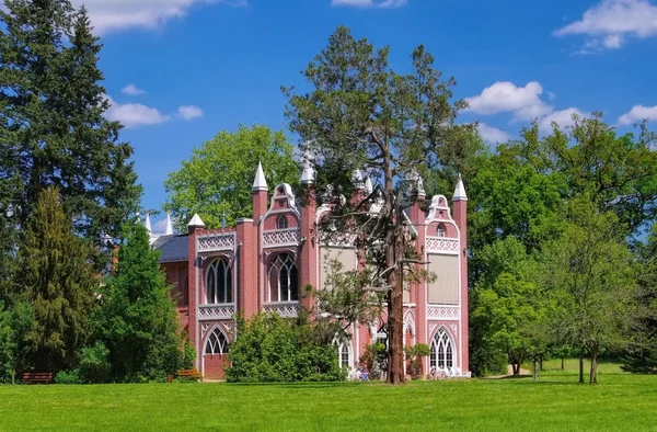 Engelse gronden van Woerlitz Gothic House — Stockfoto