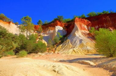rustel ocre kayalar