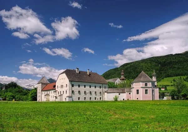 A abadia de Sterzing na Itália — Fotografia de Stock