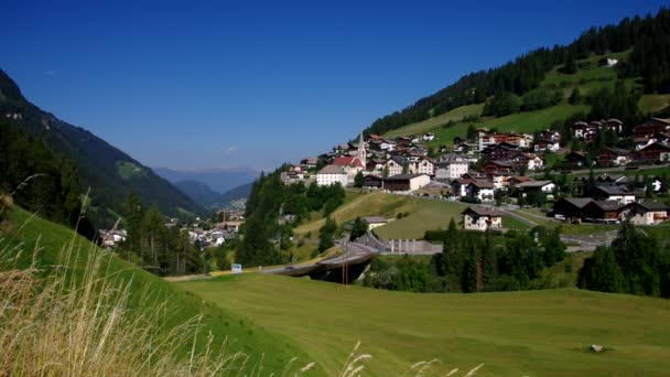 Val Gardena St. Christina i Alperna — Stockvideo