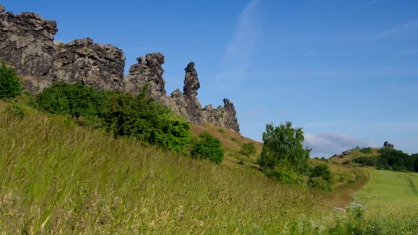 Diabły ściany w górach Harz — Wideo stockowe