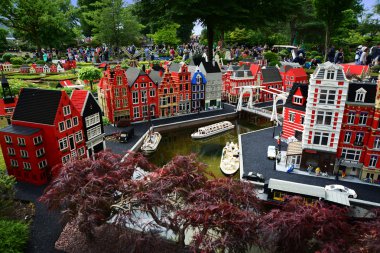  Legoland evlerde Lego