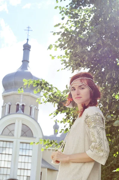 Beautiful Ukrainian girl on the garden — Stock Photo, Image