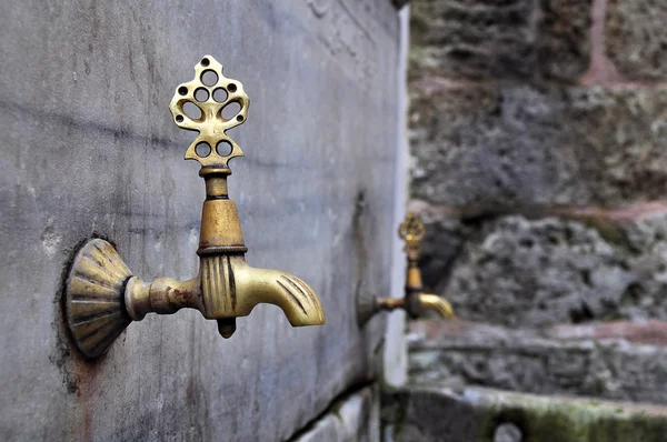 Istanbul, Turkey - November 22, 2014: Brass tap on the territory of Topkapi Palace, that was the primary residence of the Ottoman sultans — Stock Photo, Image