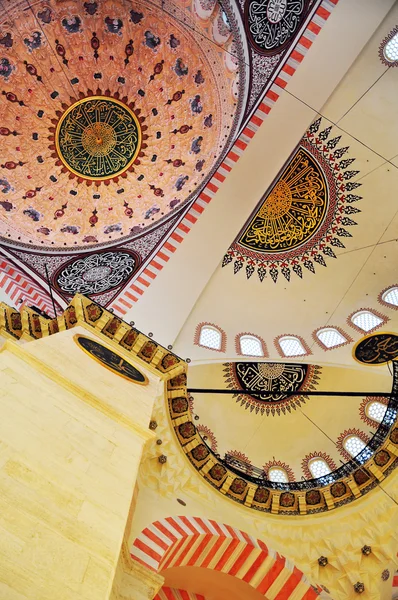 Istanbul, Turkey - November 23, 2014: Interior of the Suleymaniye Mosque — Stock Photo, Image