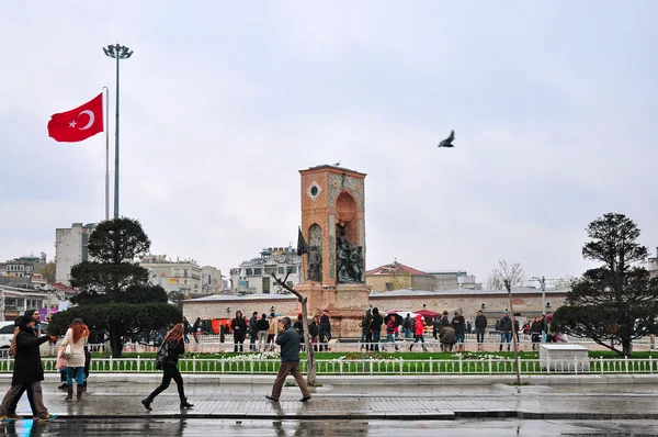 Istanbul, Turkije - 23 November 2014: Weergave van het Taksim - plein in centrale Istanbul — Stockfoto